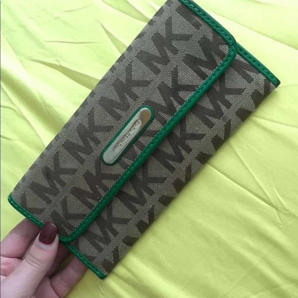 Michael Khors wallet